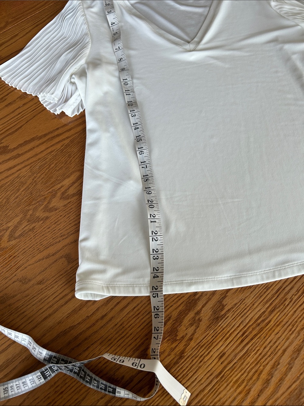 Tommy Hilfiger NWT White Pleated Sleeve V-Neck Blouse - Picture 7 of 8